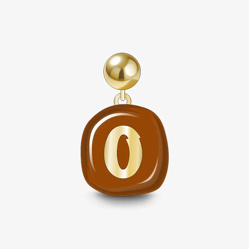 Gold-plated statement earring with brown irregular pendant and metallic letter O design